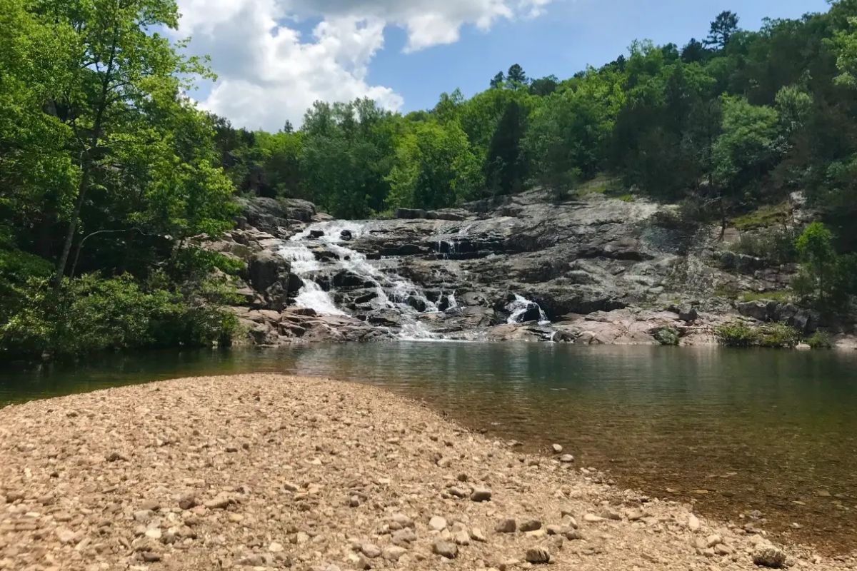 Secrets-Hidden-In-Missouri8217s-Rocky-Hollow secrets-hidden-in-missouris-rocky-hollow