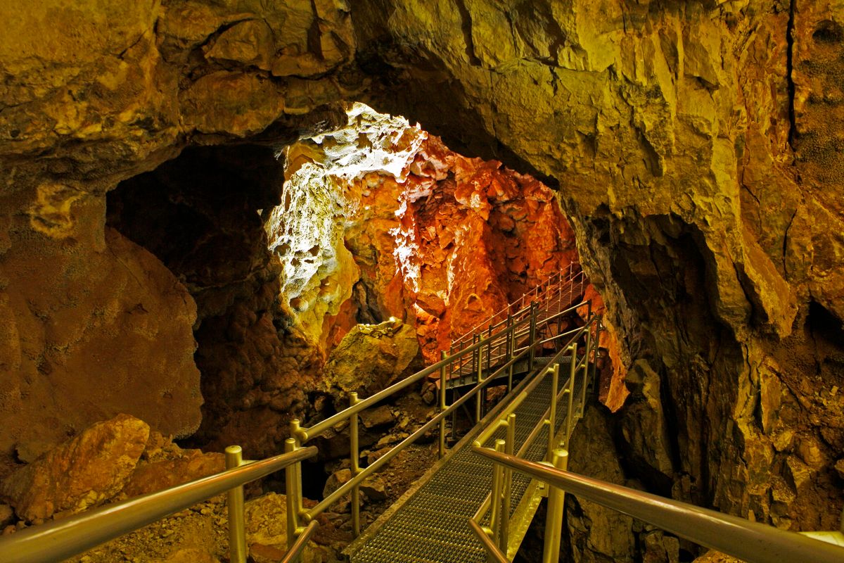 secrets-hidden-in-south-dakotas-jewel-cave