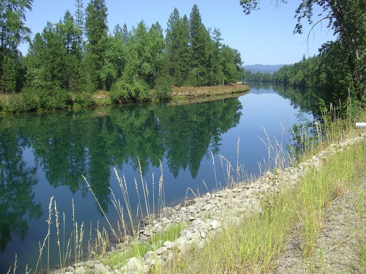 The Dust-Laden Echoes: Tracing the Legacy of the Jones-Plummer Trail The Dust-Laden Echoes: Tracing the Legacy of the Jones-Plummer Trail