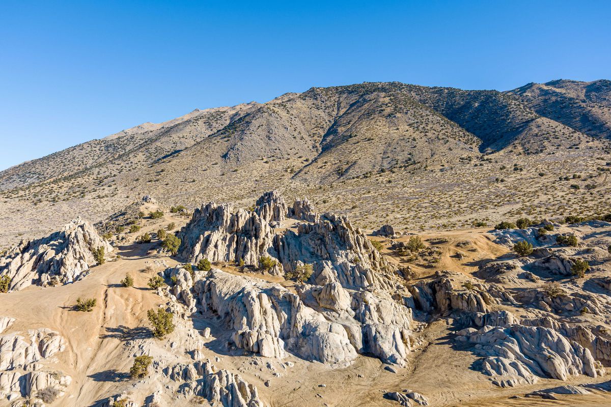 secrets-of-nevadas-moon-rocks