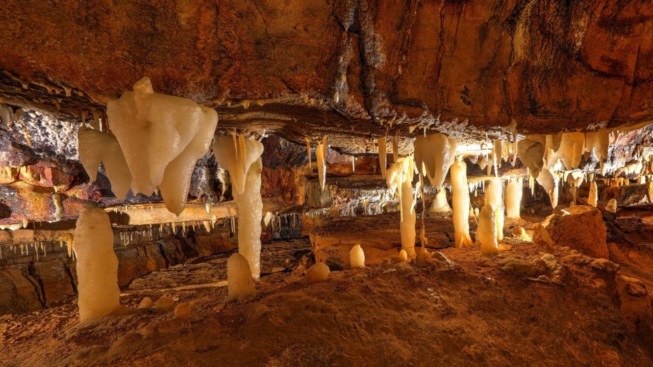 secrets-of-ohios-crystal-king-cave