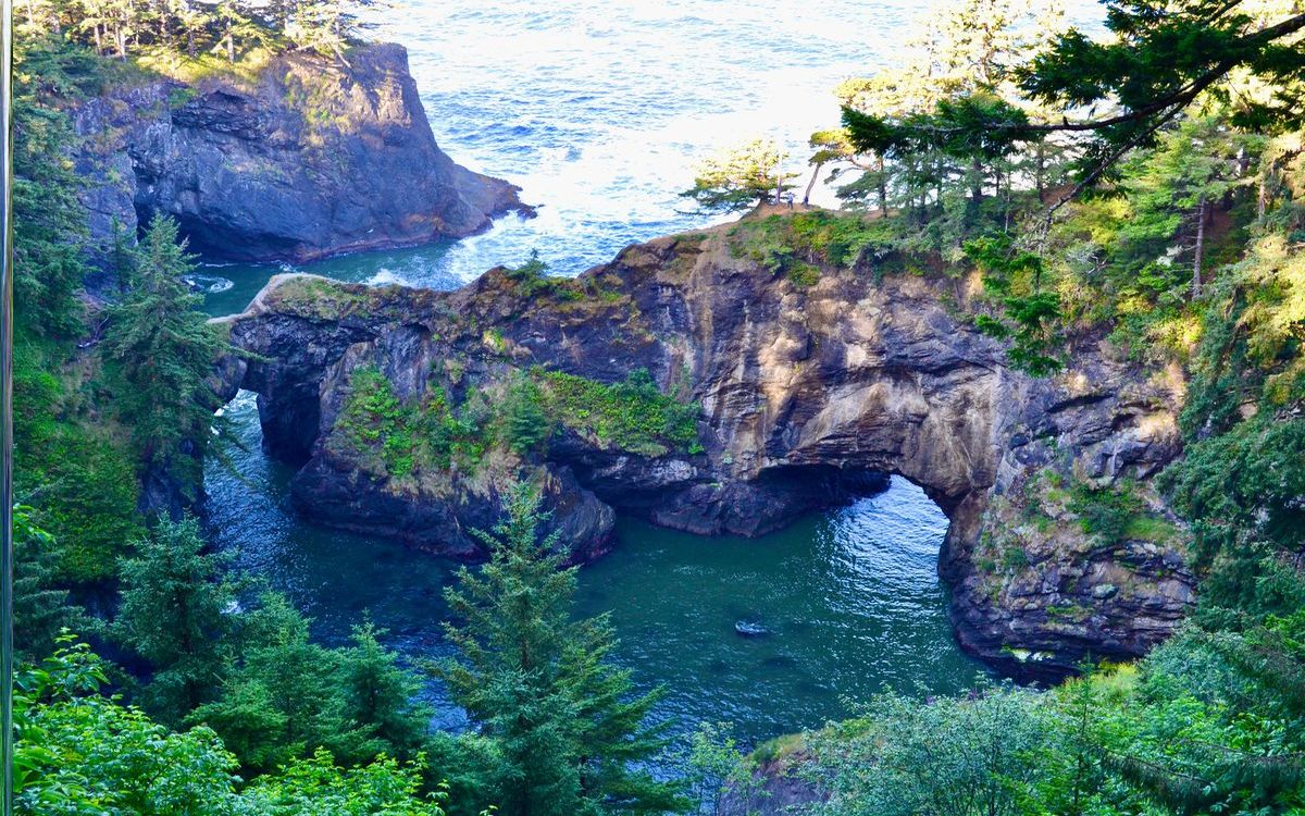 secrets-of-oregons-natural-bridge-paths