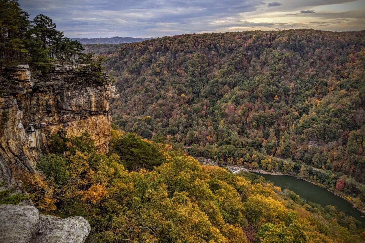 Secrets-Of-West-Virginia8217s-Endless-Wall secrets-of-west-virginias-endless-wall