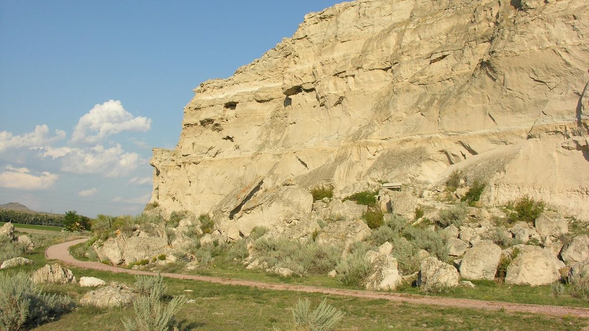 Secrets-Of-Wyoming8217s-Register-Cliff-Paths secrets-of-wyomings-register-cliff-paths
