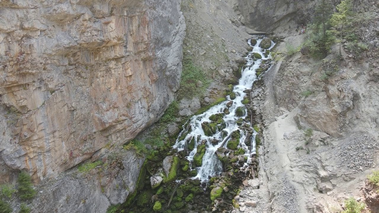 wyomings-mysterious-periodic-spring