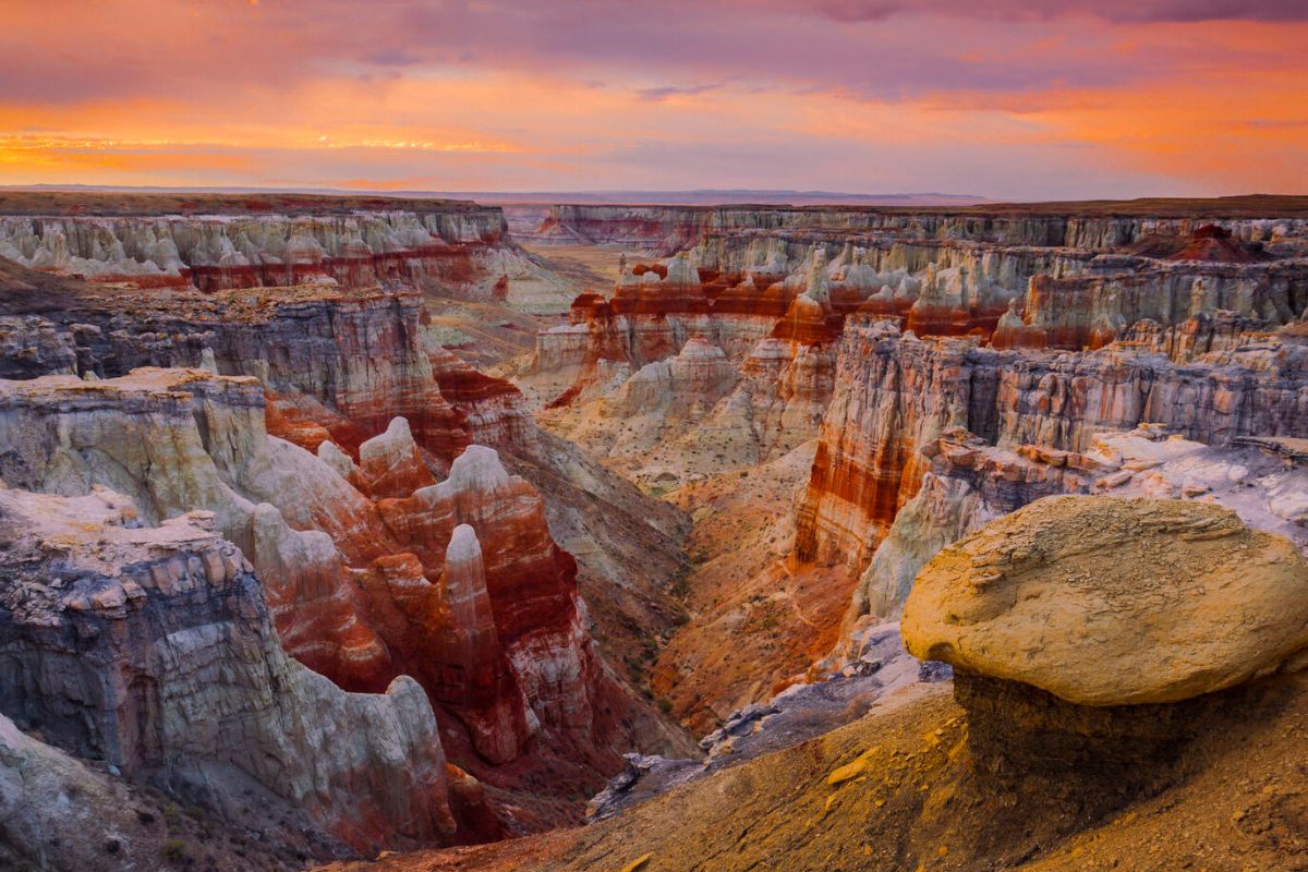 arizona-coal-mine-canyon-hidden-depths