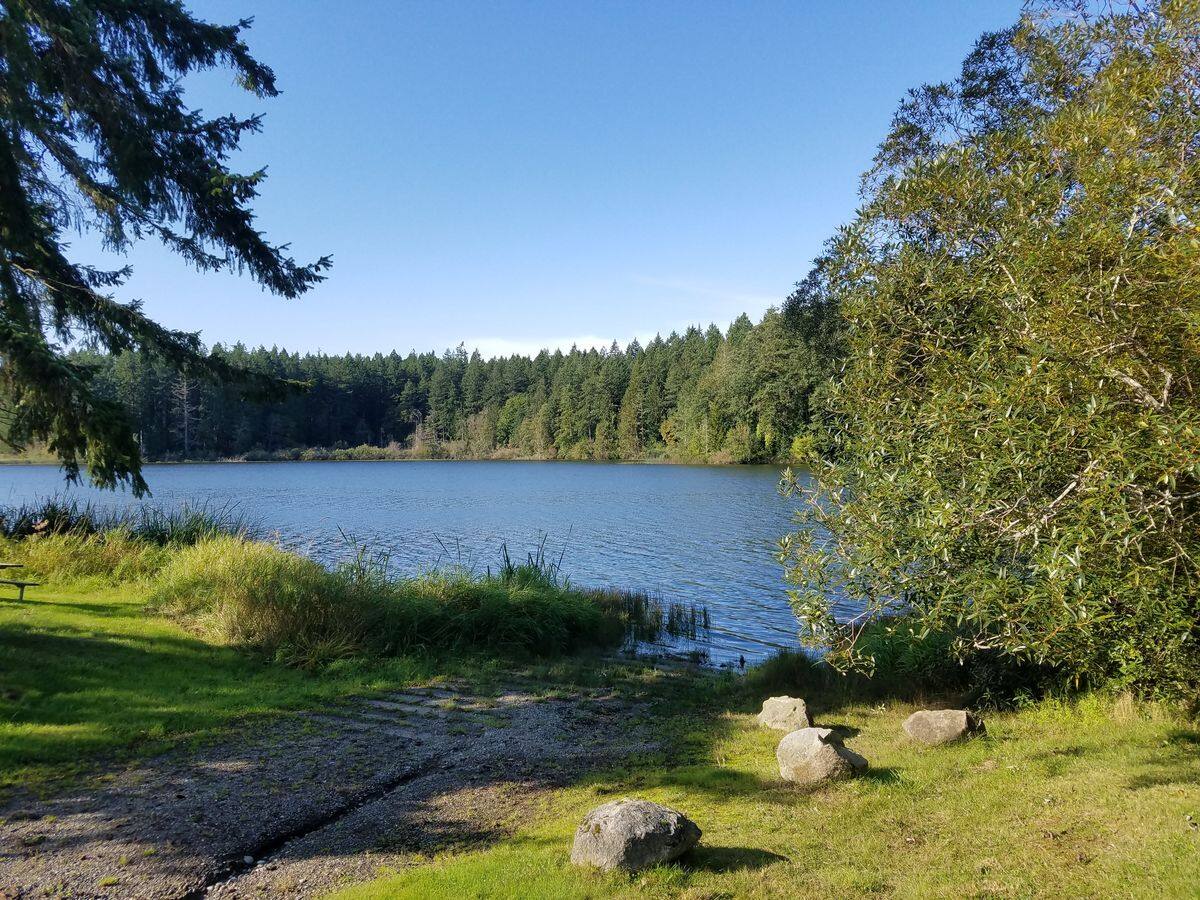 hidden-pools-of-anderson-lake-in-washington