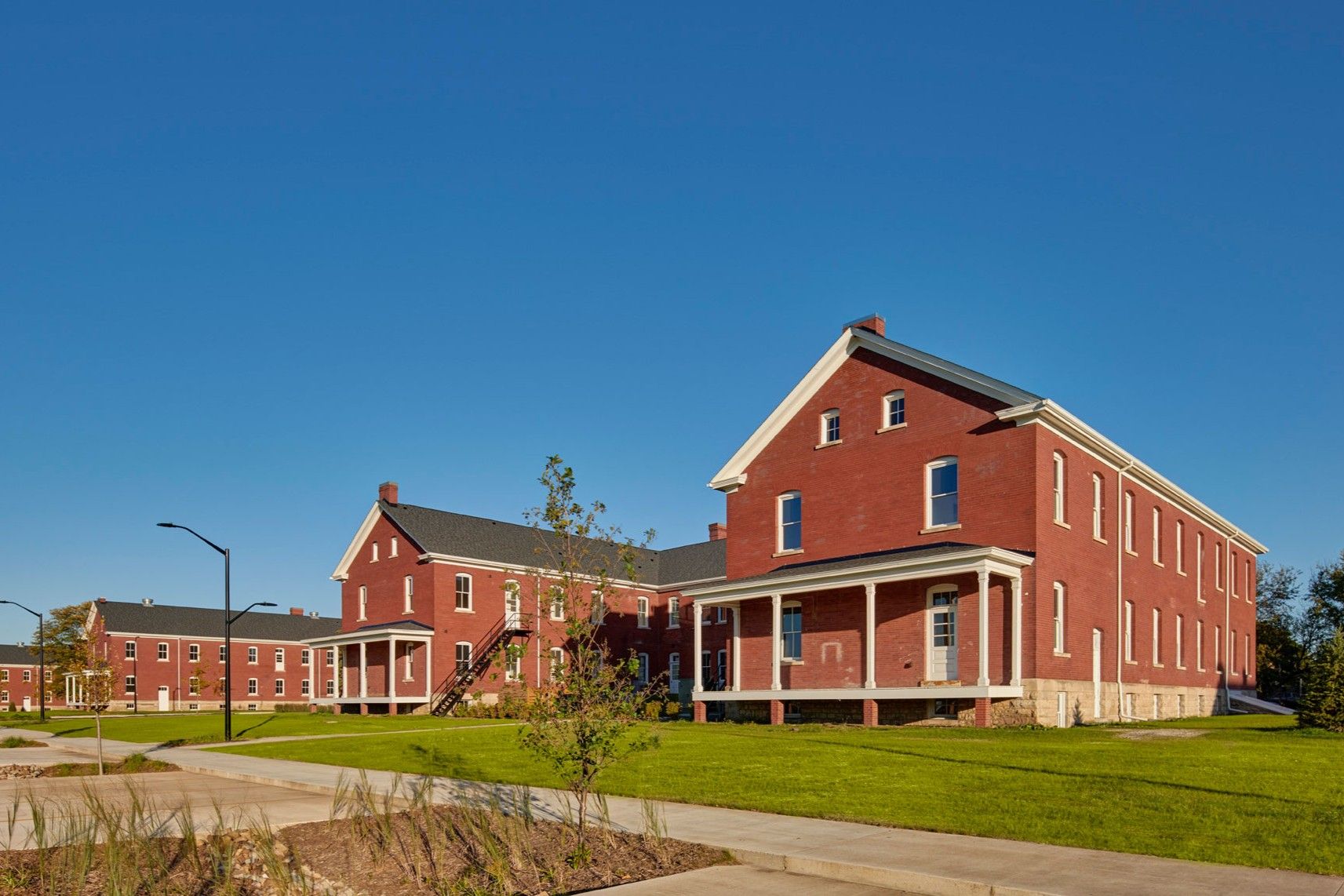 hidden-war-paths-of-iowas-fort-des-moines