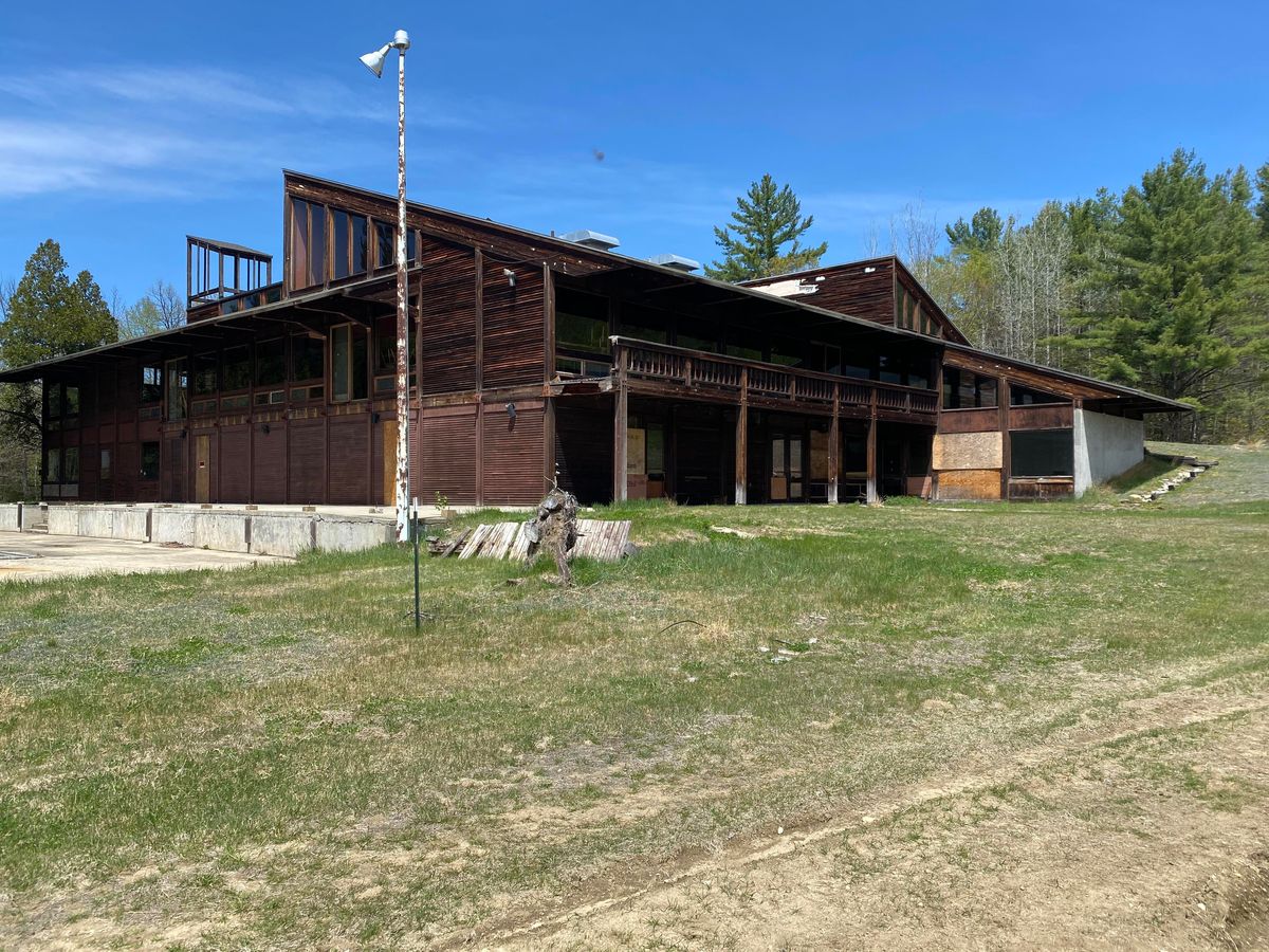 maines-mysterious-ghost-amethyst-towns-stoneham