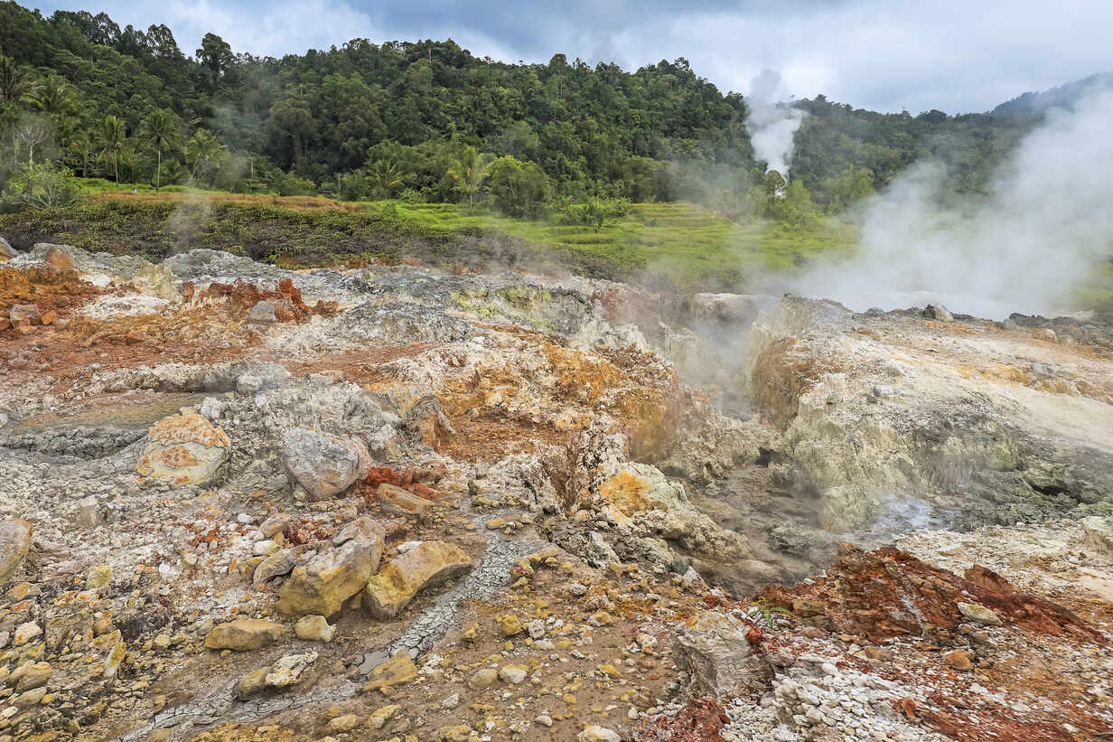 Mysterious-Fumerole-Fields-Of-Hawaii8217s-Volcanoes mysterious-fumerole-fields-of-hawaiis-volcanoes