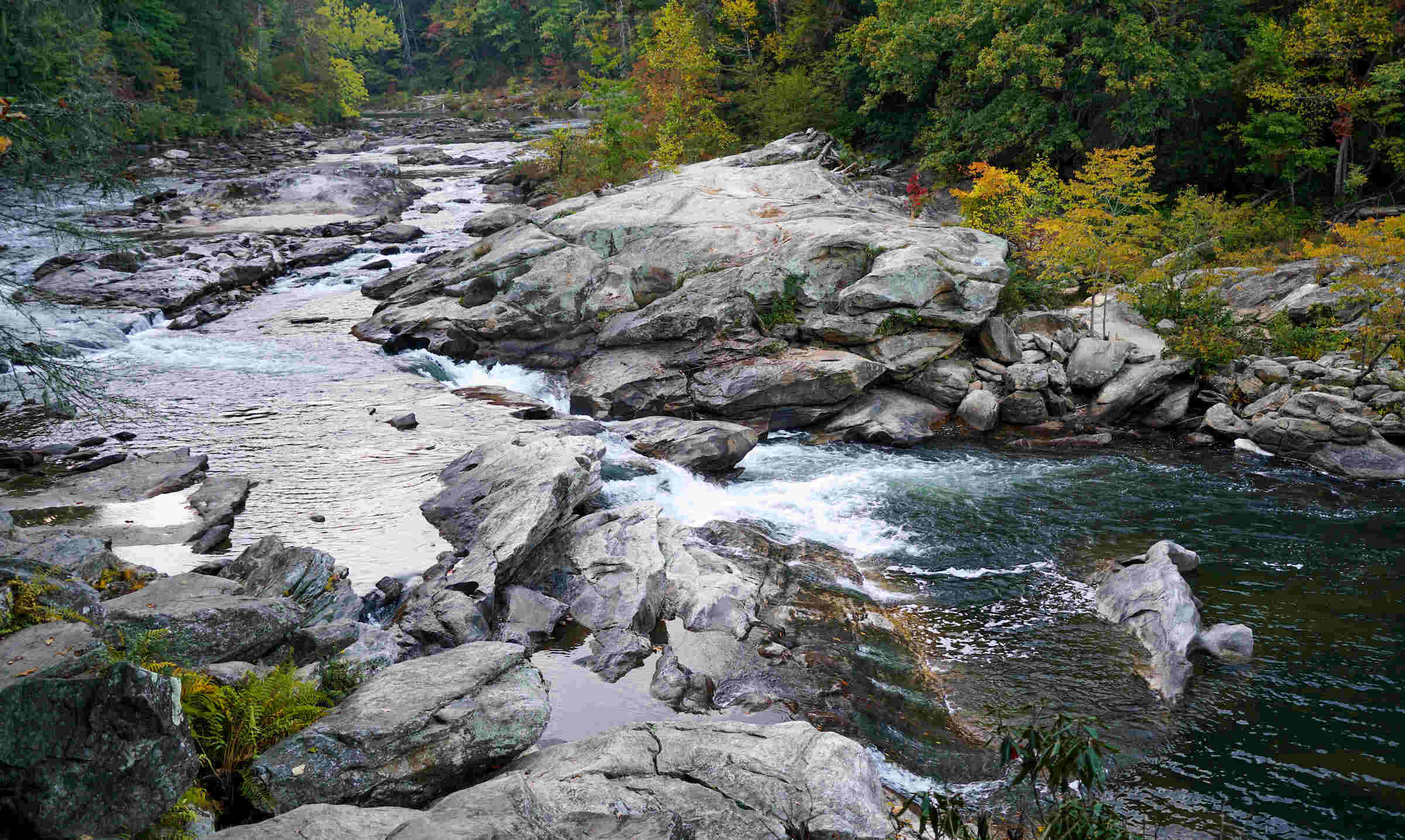 curious-swirls-of-tennessees-chattooga-river
