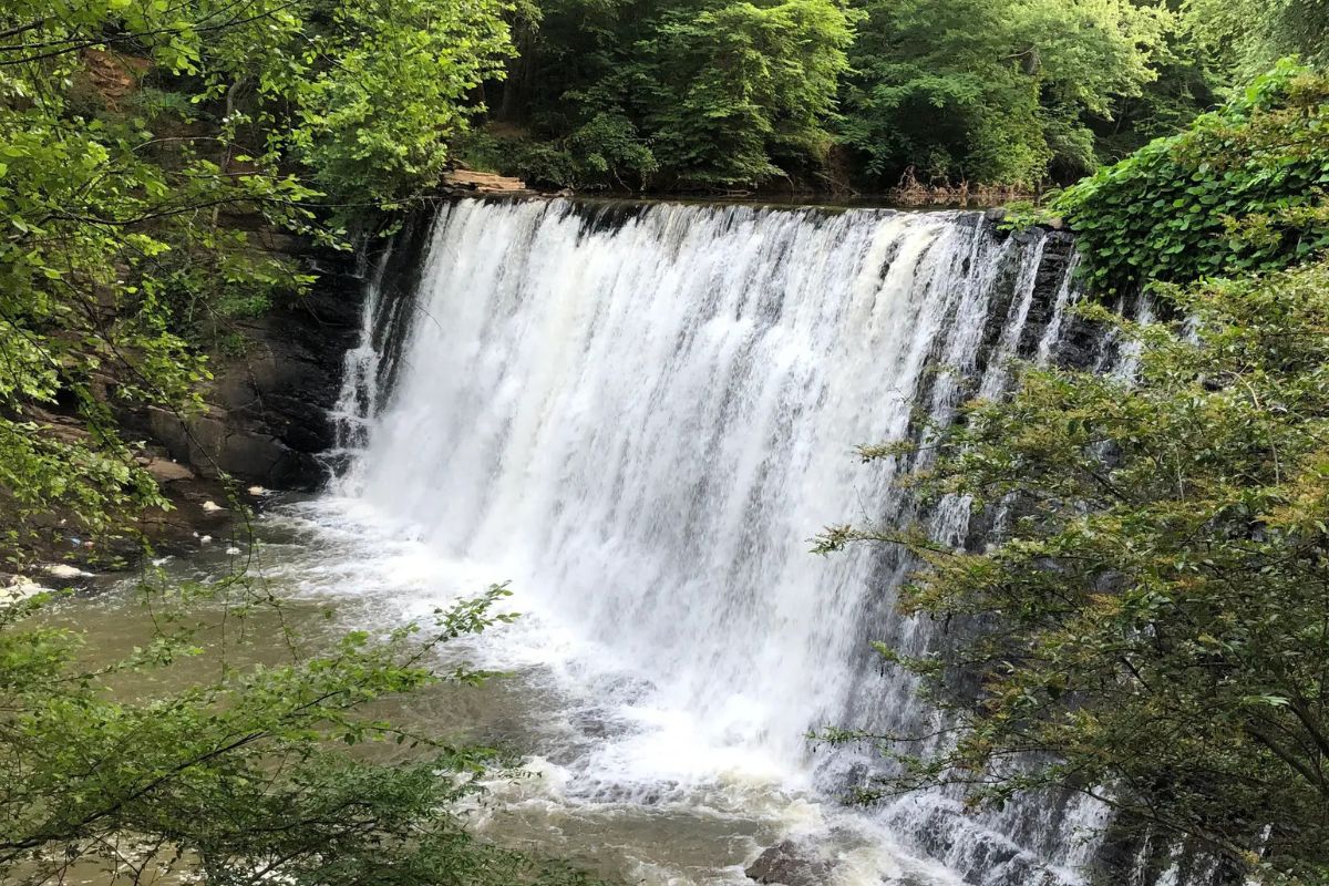 georgias-secret-waterfalls-and-valleys