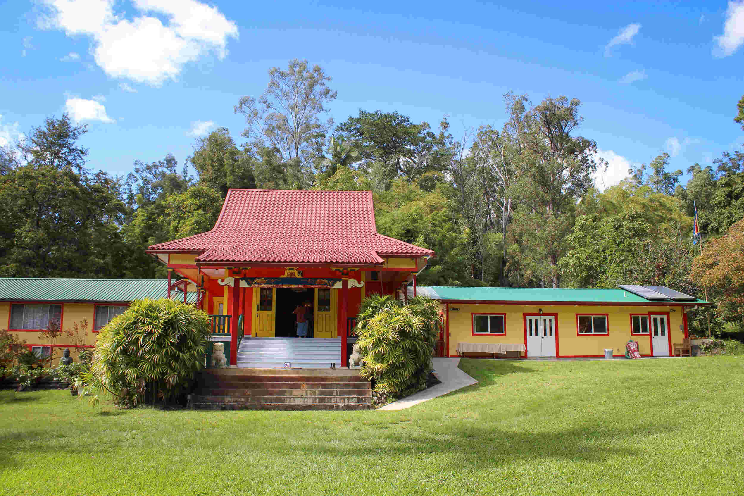 Hawaii8217s-Hidden-Buddhist-Retreats-And-Mountain-Monasteries hawaiis-hidden-buddhist-retreats-and-mountain-monasteries