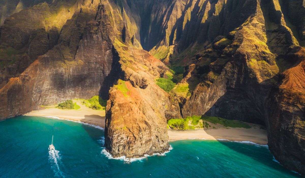 hidden-beach-coves-of-hawaiis-na-pali-coast