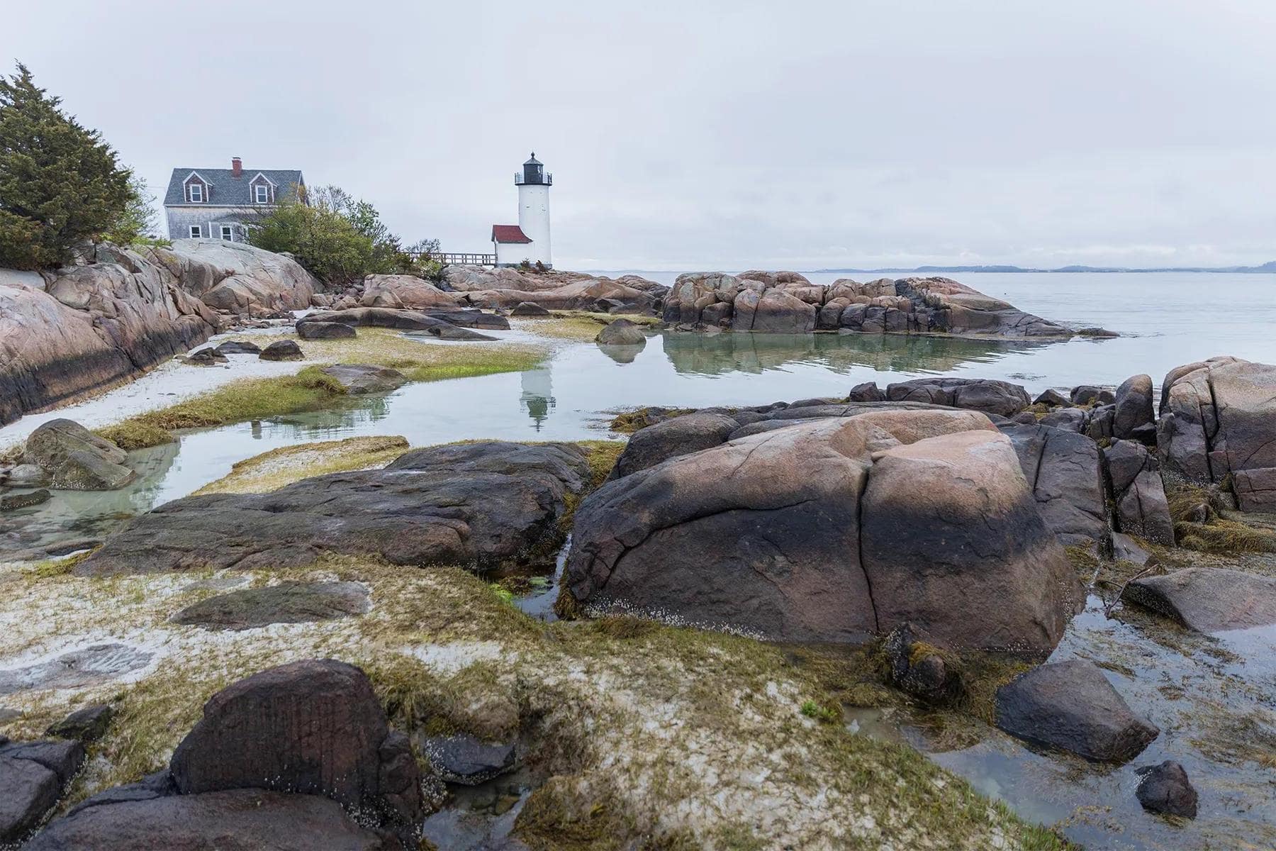 hidden-coastal-bluffs-of-cape-ann-in-massachusetts