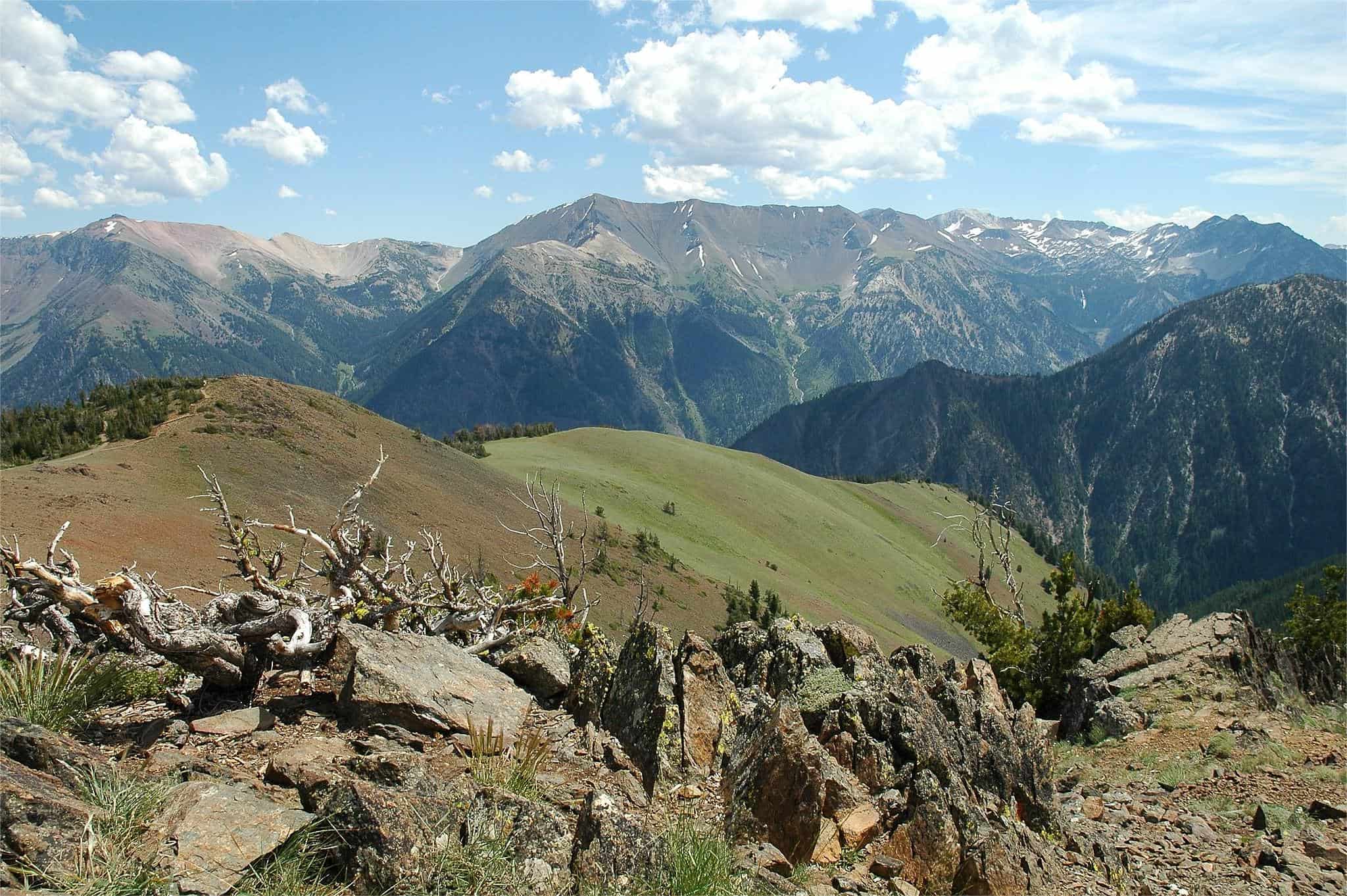 hidden-gorge-trails-in-oregons-wallowa-mountains