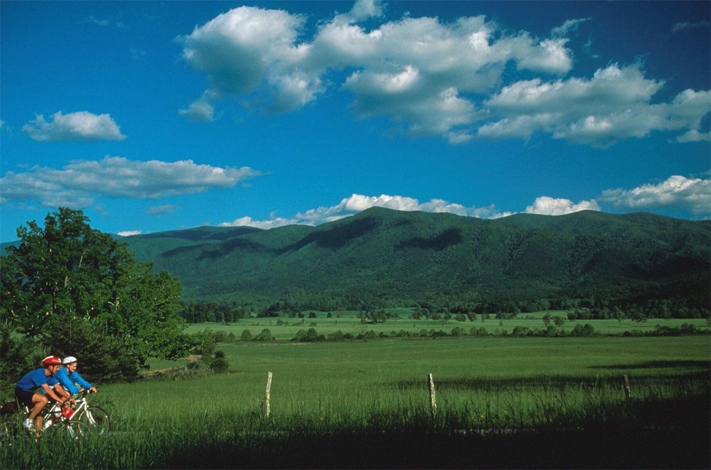 hidden-mountain-dance-pavilions-of-tennessees-cades-cove