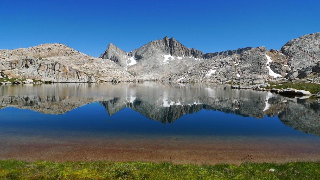 hidden-mountain-lakes-in-californias-bear-lakes-basin