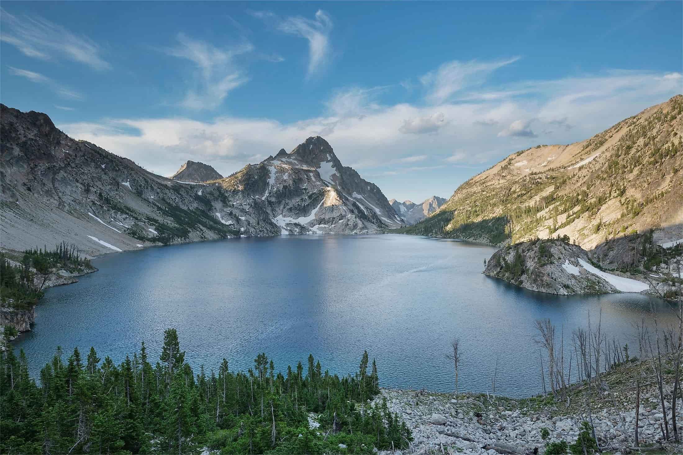 hidden-mountain-lakes-in-idahos-sawtooth-range