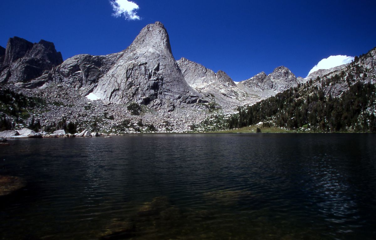 hidden-mountain-lakes-in-wyomings-popo-agie-wilderness