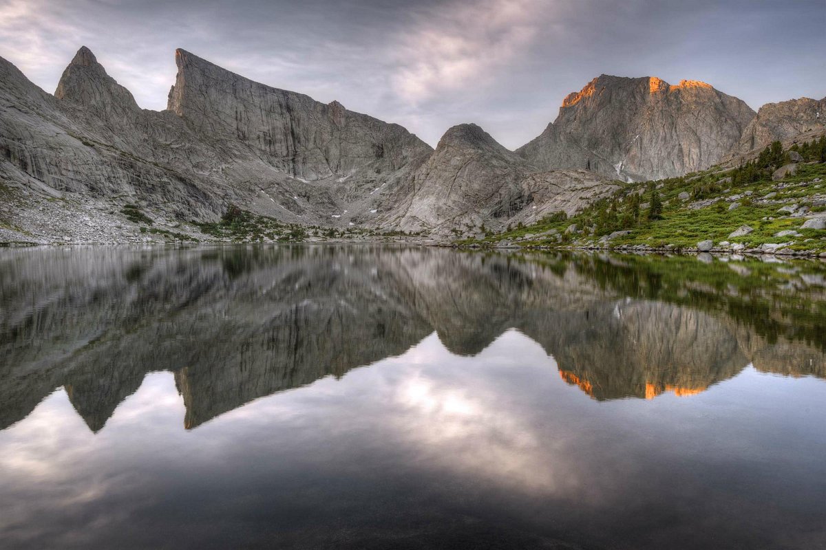 hidden-mountain-lakes-in-wyomings-wind-river-range
