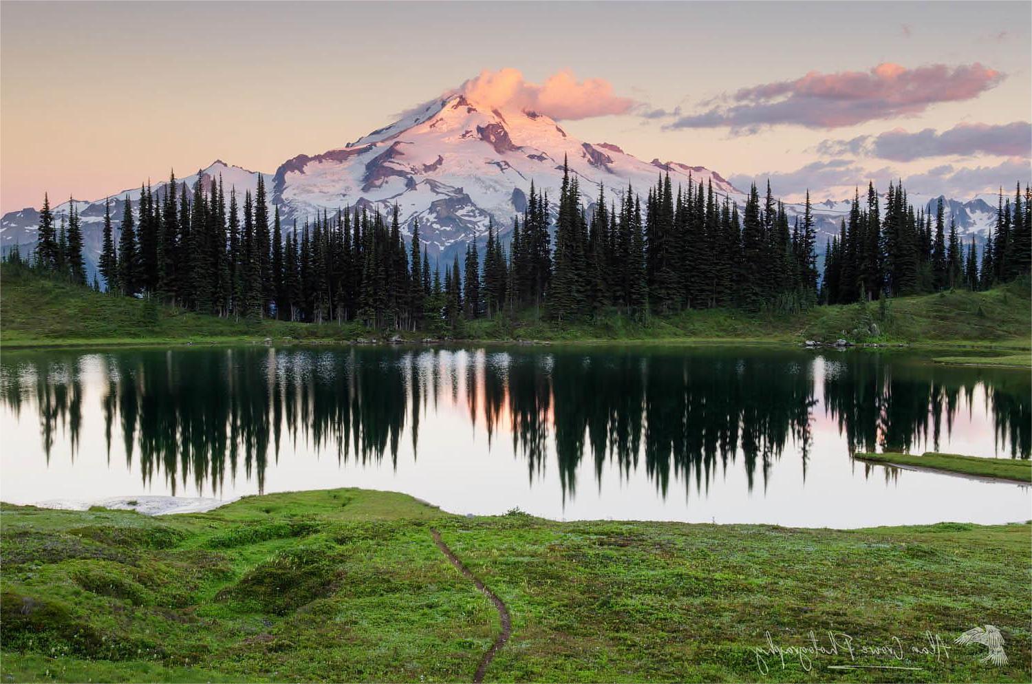 hidden-mountain-lakes-of-glacier-peak-in-washington