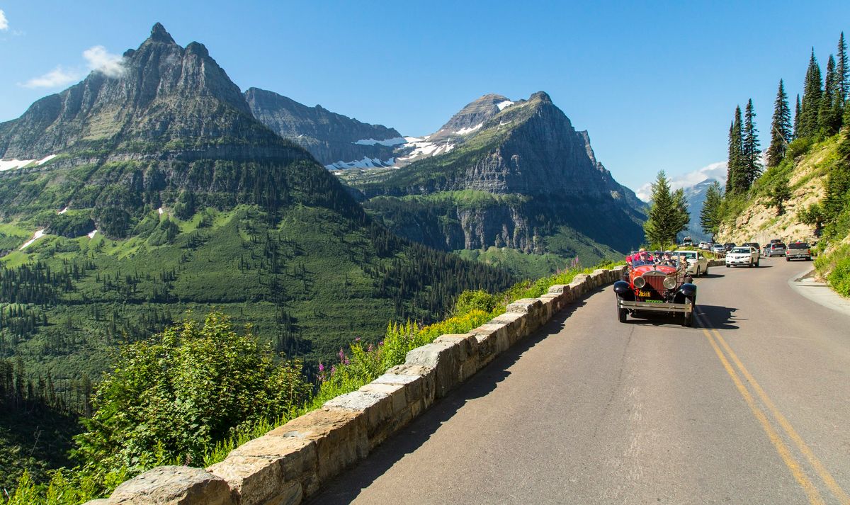 hidden-mountain-passes-of-montanas-going-to-the-sun-road