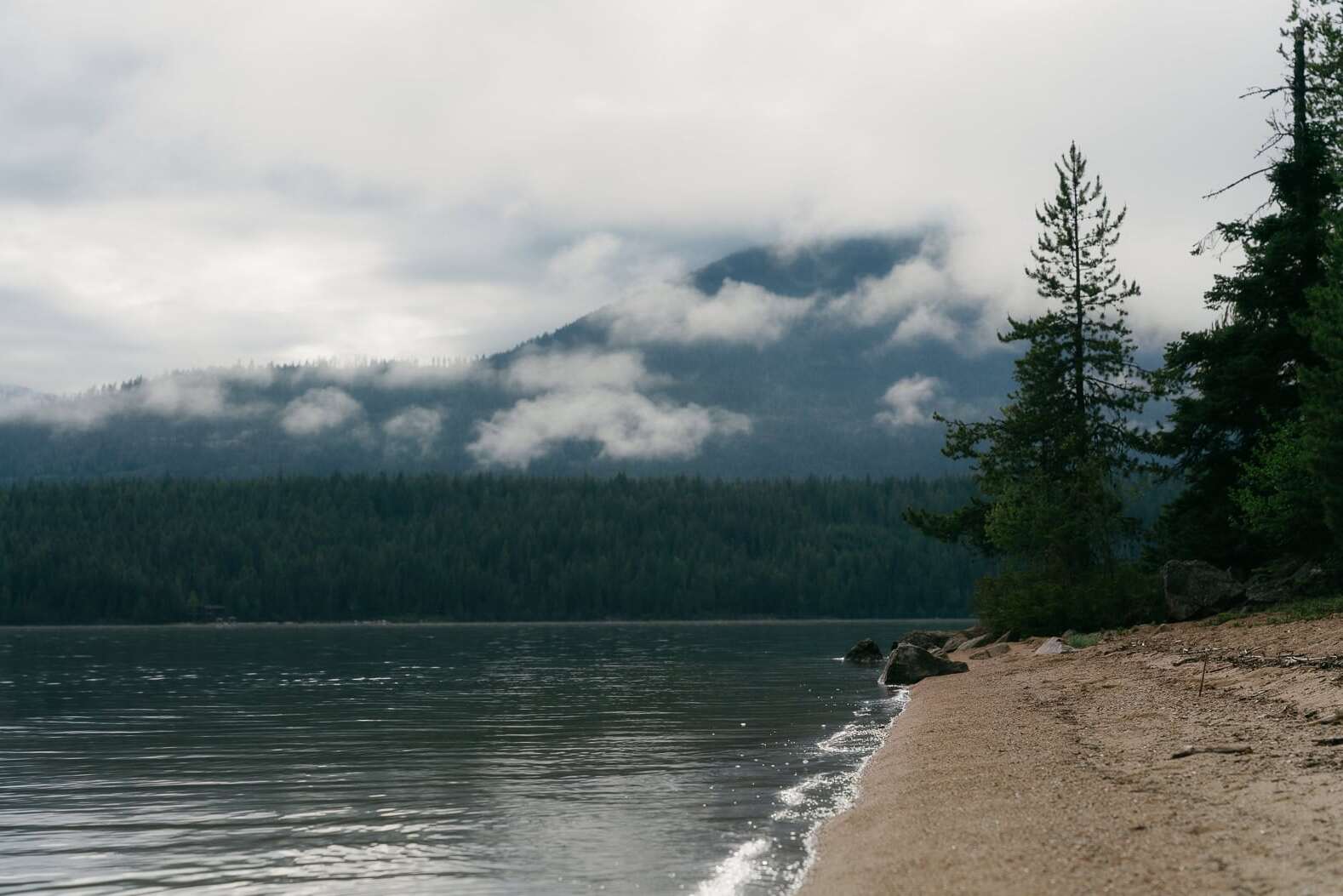 hidden-mountain-springs-at-priest-lake-in-idaho