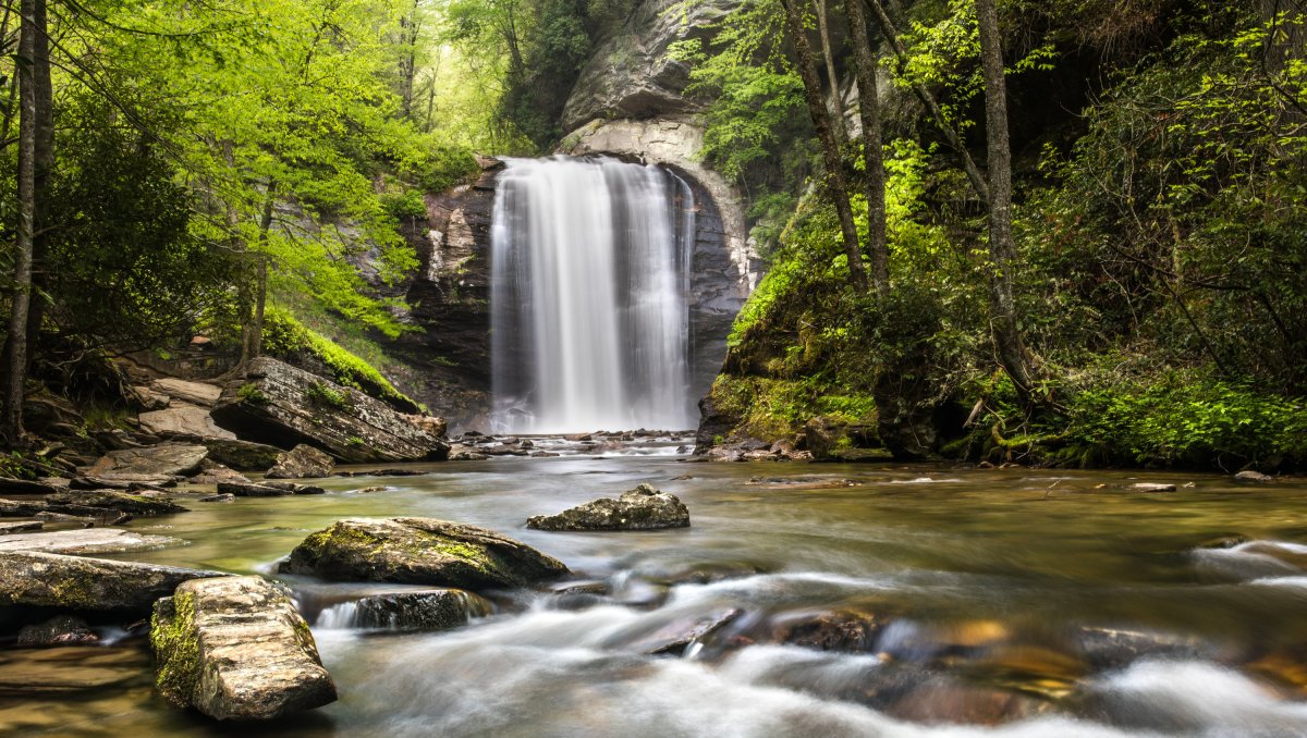 hidden-mountain-waterfall-hikes-in-brevard-north-carolina