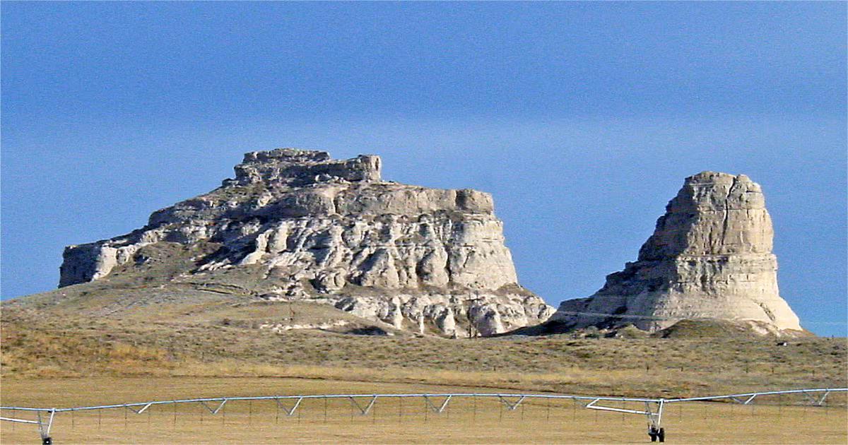 Hidden-Pioneer-Trails-Of-Nebraska8217s-Courthouse-Rock hidden-pioneer-trails-of-nebraskas-courthouse-rock