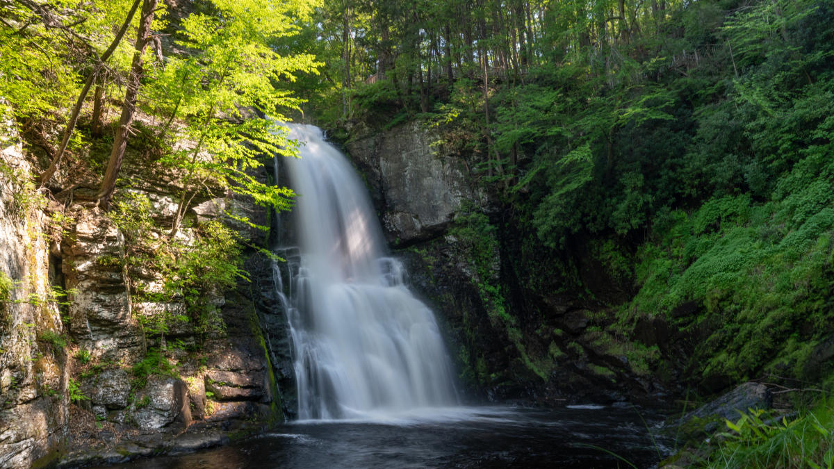 hidden-river-falls-in-pennsylvanias-poconos