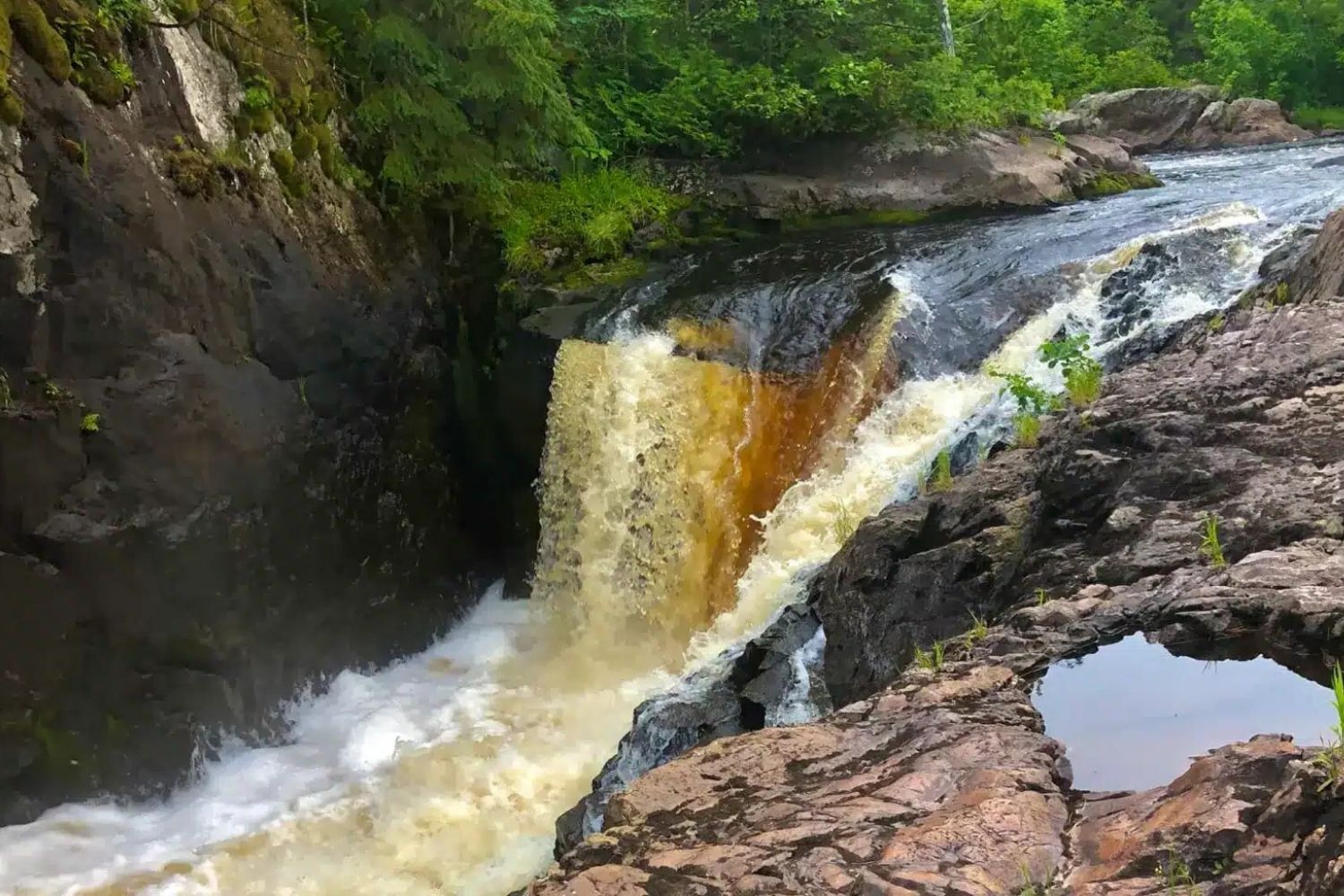 hidden-waterfalls-of-michigans-gorge-falls
