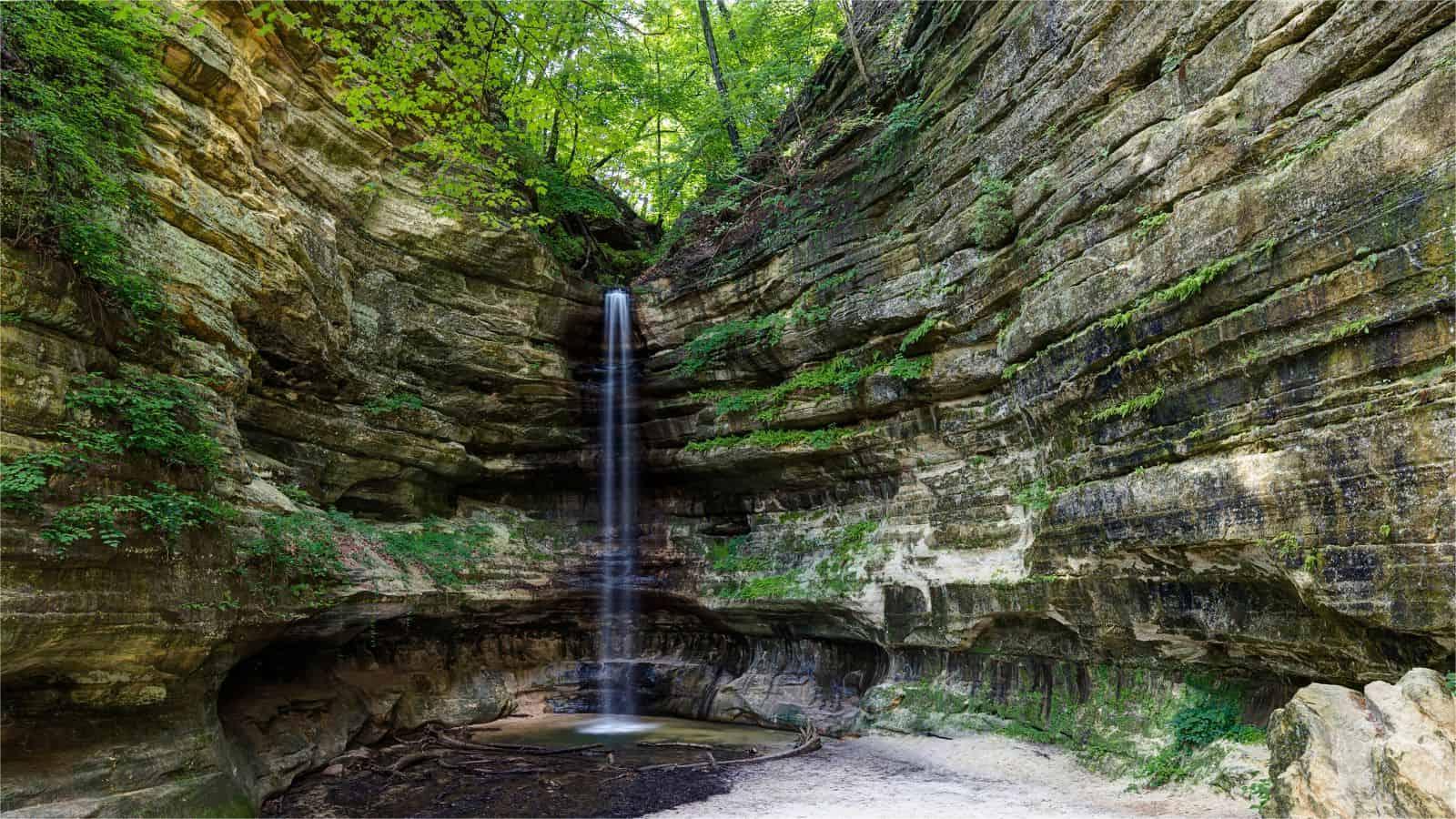 illinoiss-hidden-sandstone-canyons-and-waterfalls