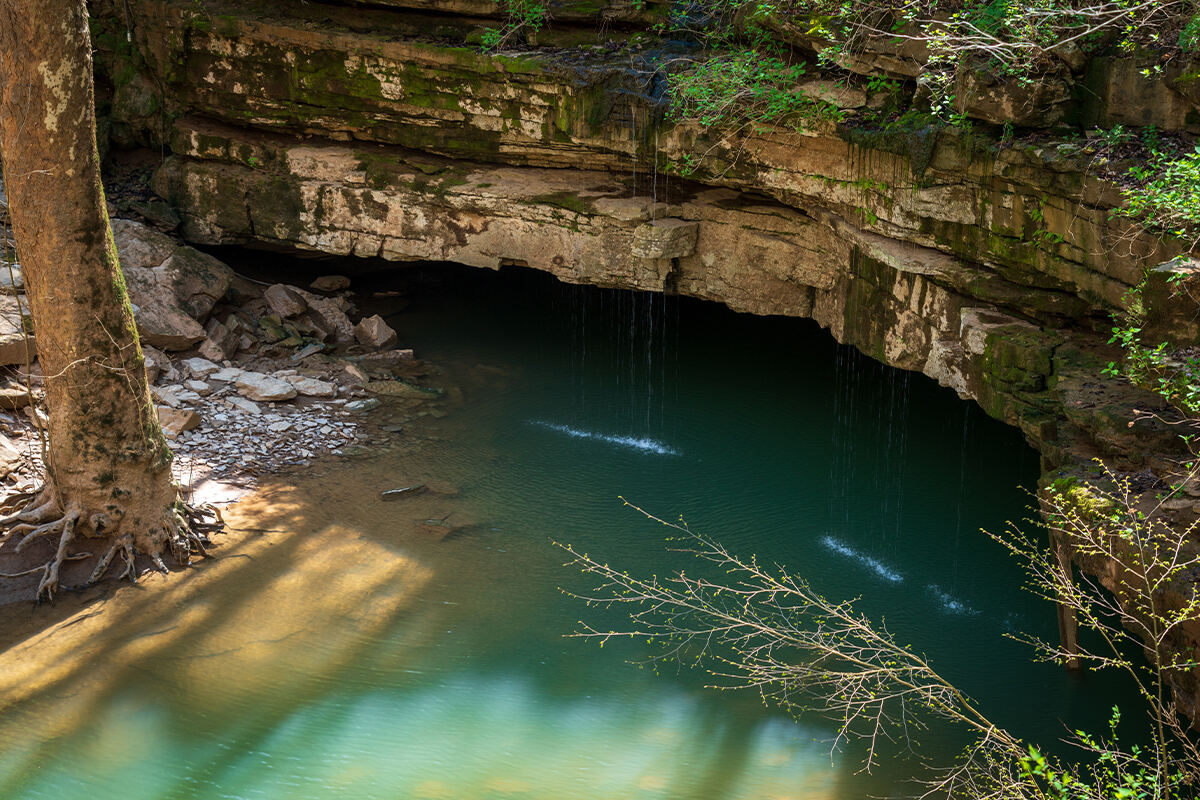 kentuckys-hidden-caves-and-underground-waterfalls