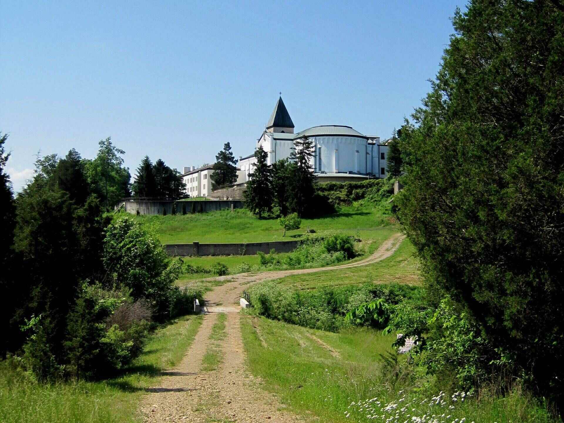 kentuckys-secret-trappist-monasteries-and-retreats