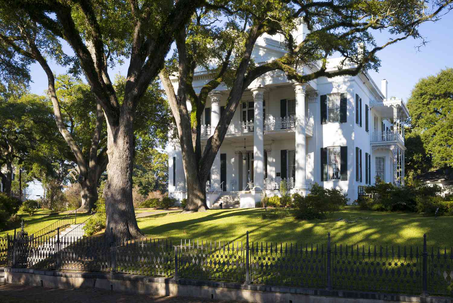 mississippis-hidden-antebellum-mansions-and-gardens