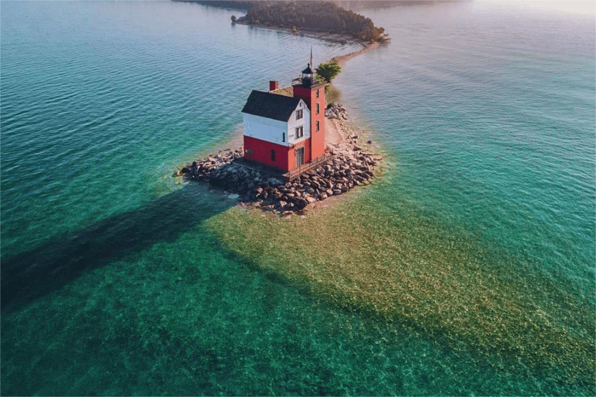 secret-coastal-lighthouses-of-michigans-upper-peninsula