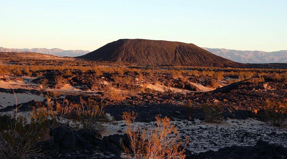 secrets-of-californias-amboy-crater-canyons