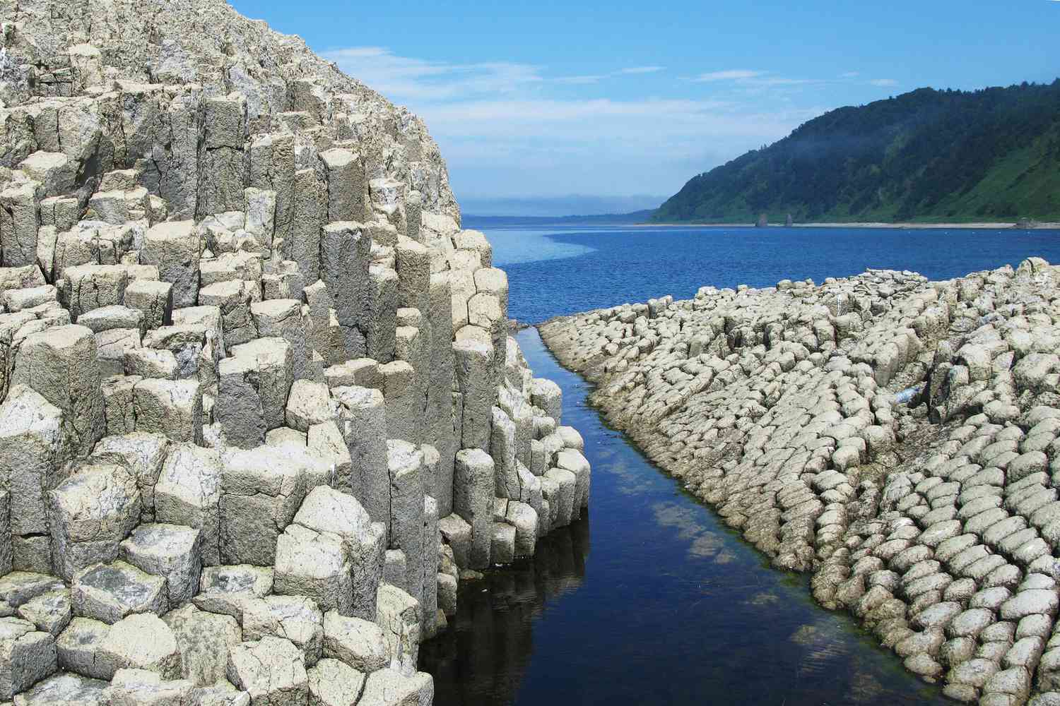 secrets-of-californias-geometric-basalt-columns