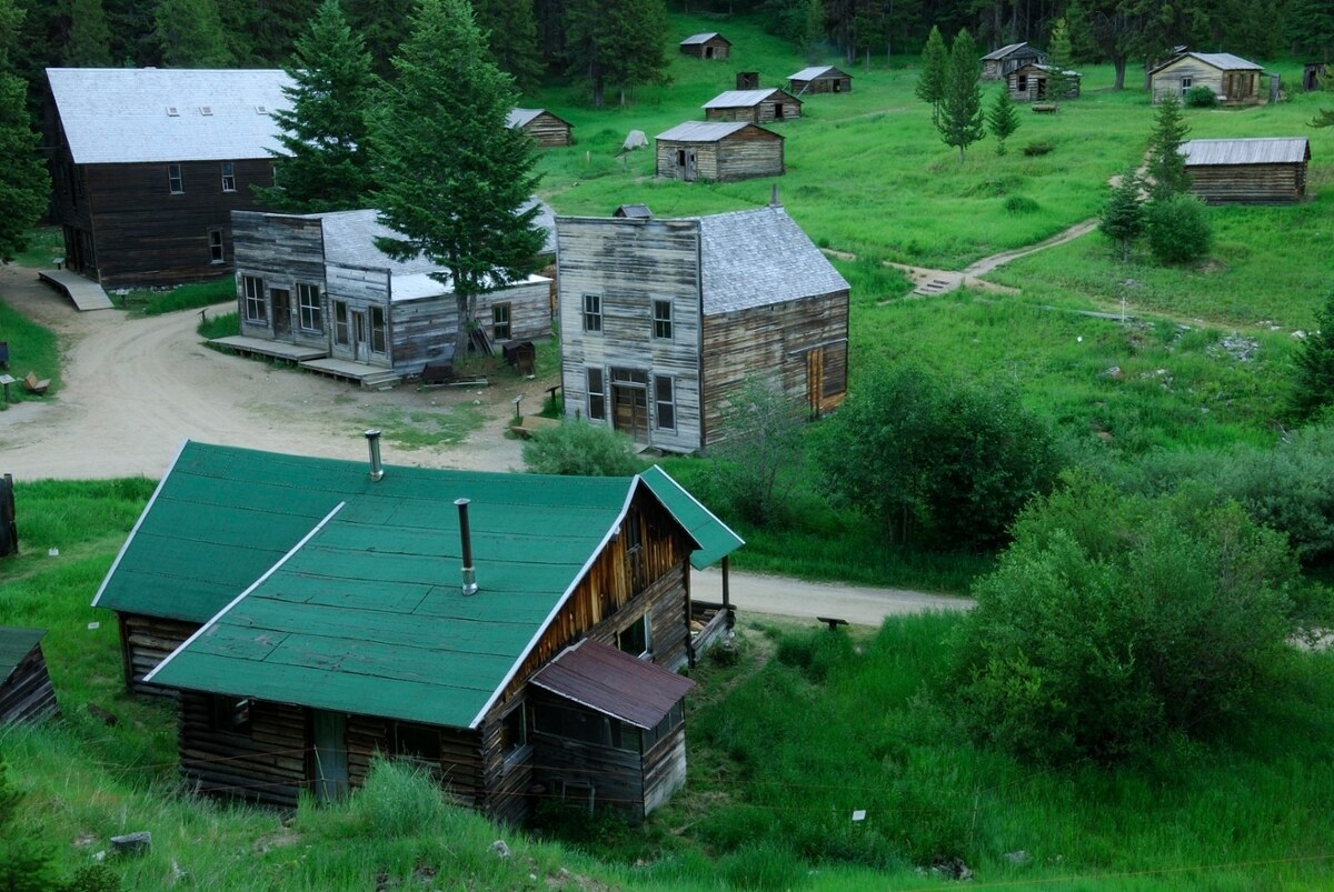 secrets-of-montanas-garnet-ghost-town-ruins