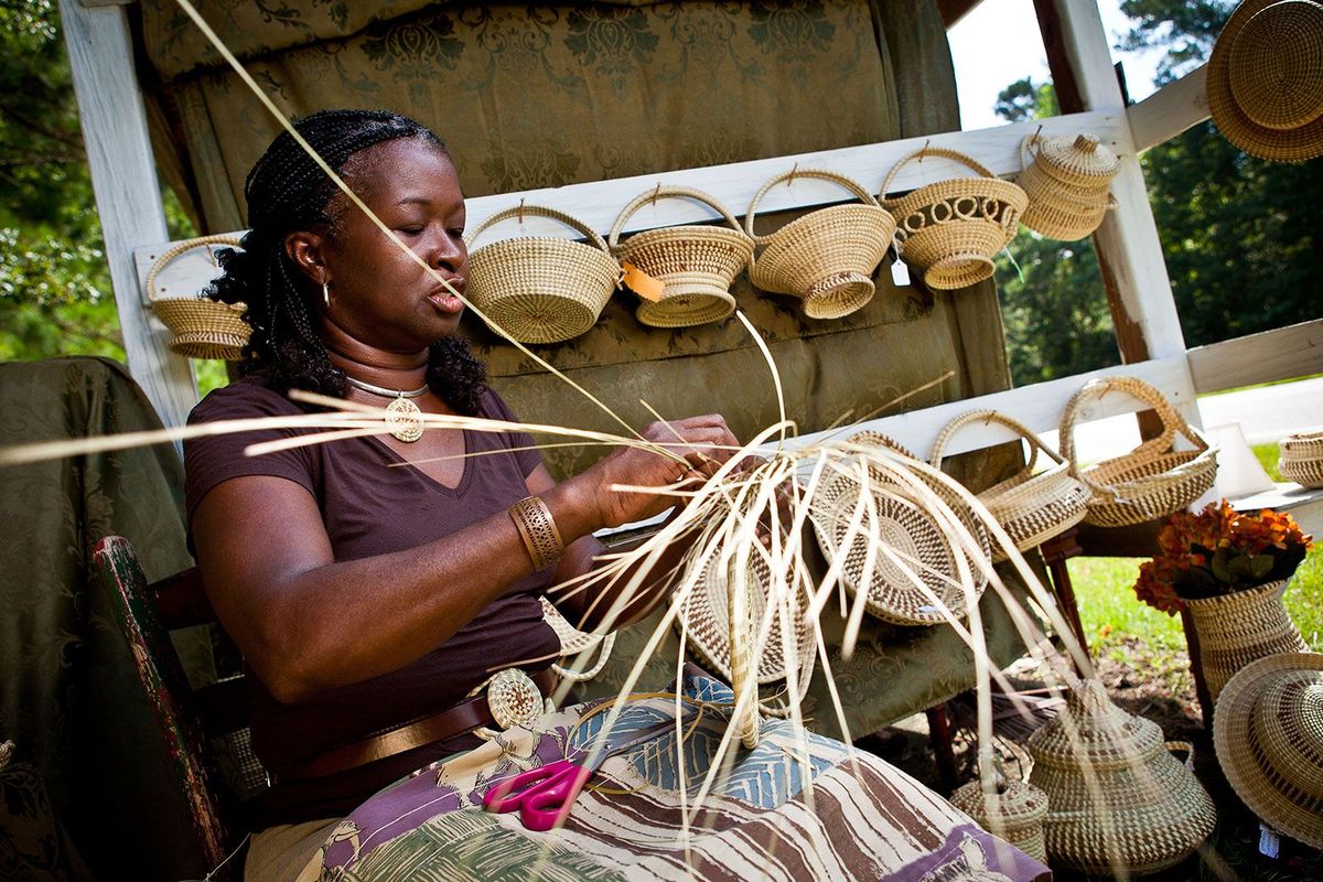 secrets-of-south-carolinas-sea-island-basket-weaving-workshops