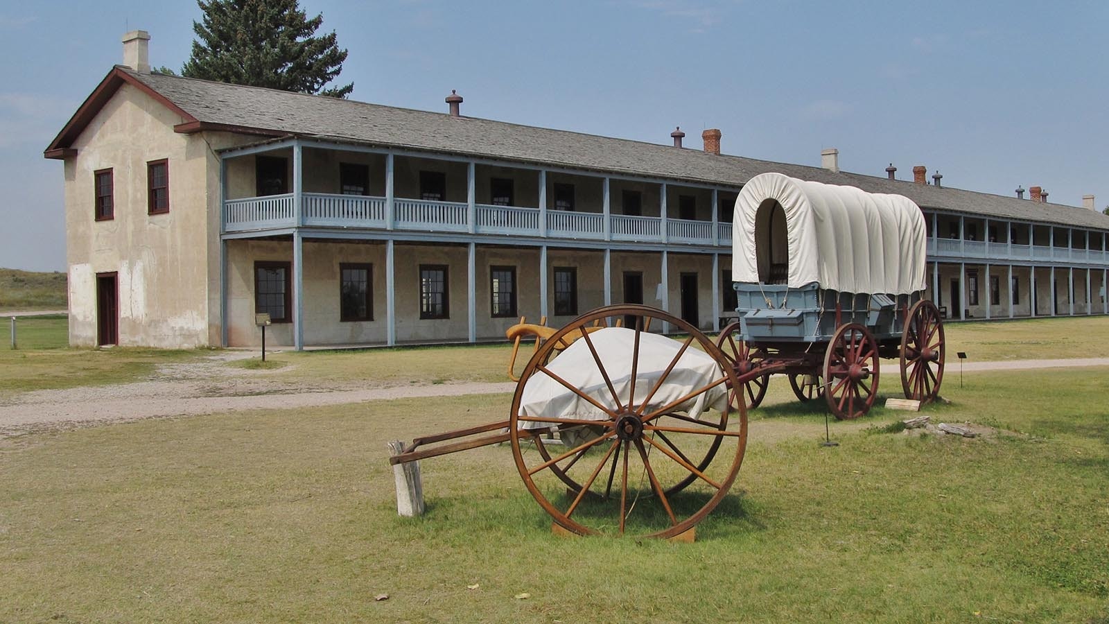 secrets-of-wyomings-fort-laramie-military-outposts