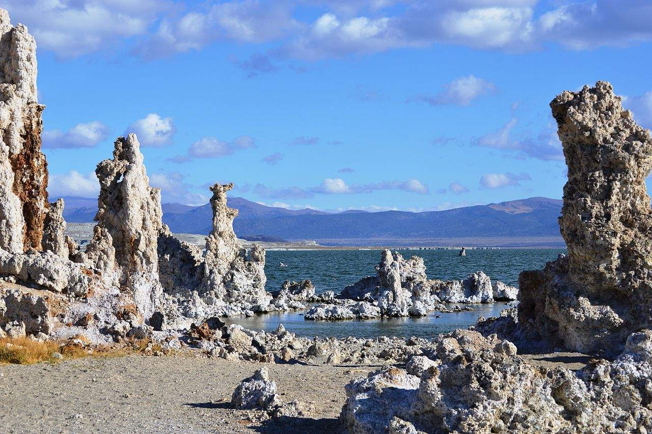 Curious-Twists-Of-Mono-Lake8217s-Volcanic-Tufa curious-twists-of-mono-lakes-volcanic-tufa