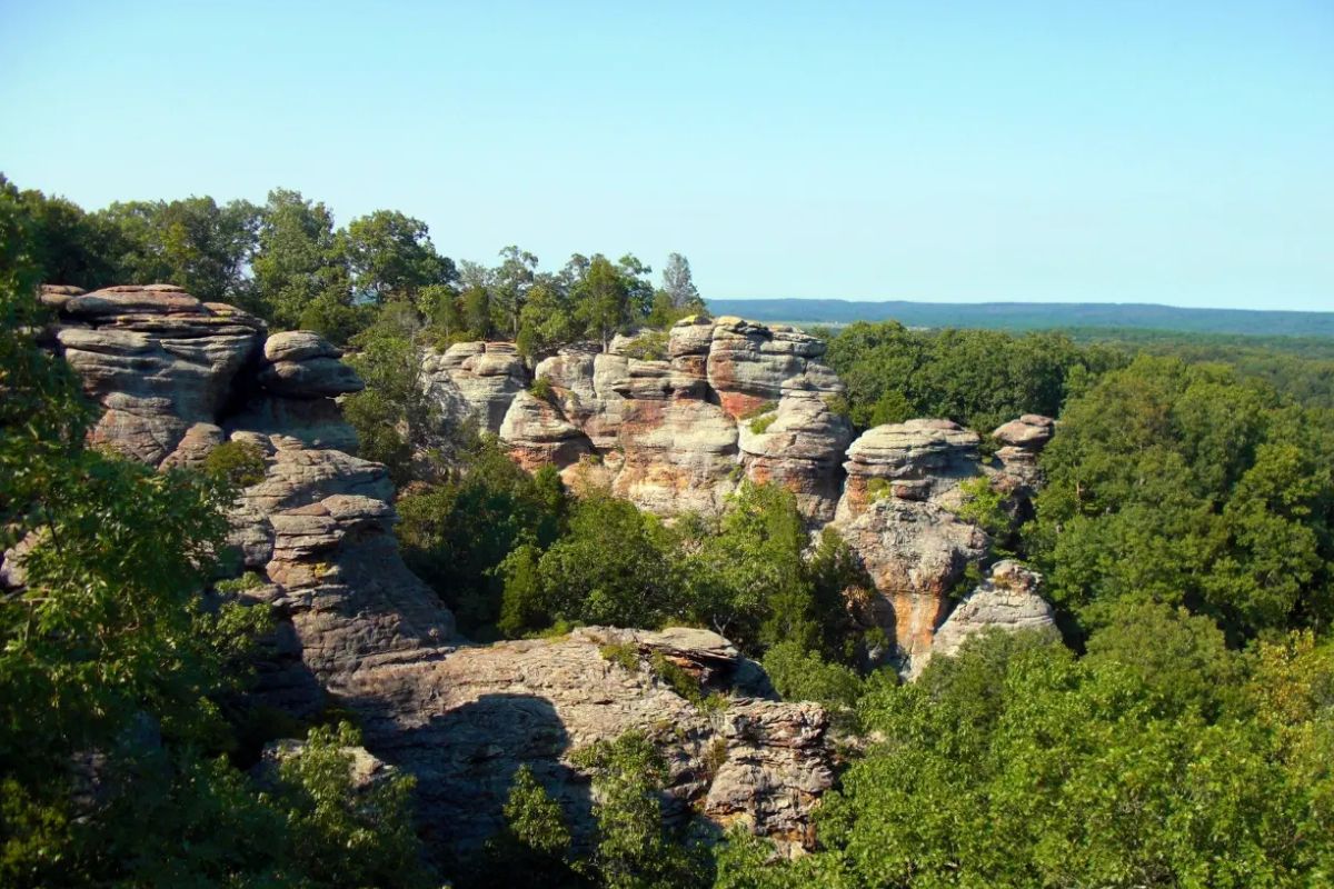 hidden-gems-of-illinoiss-garden-of-the-gods-trail