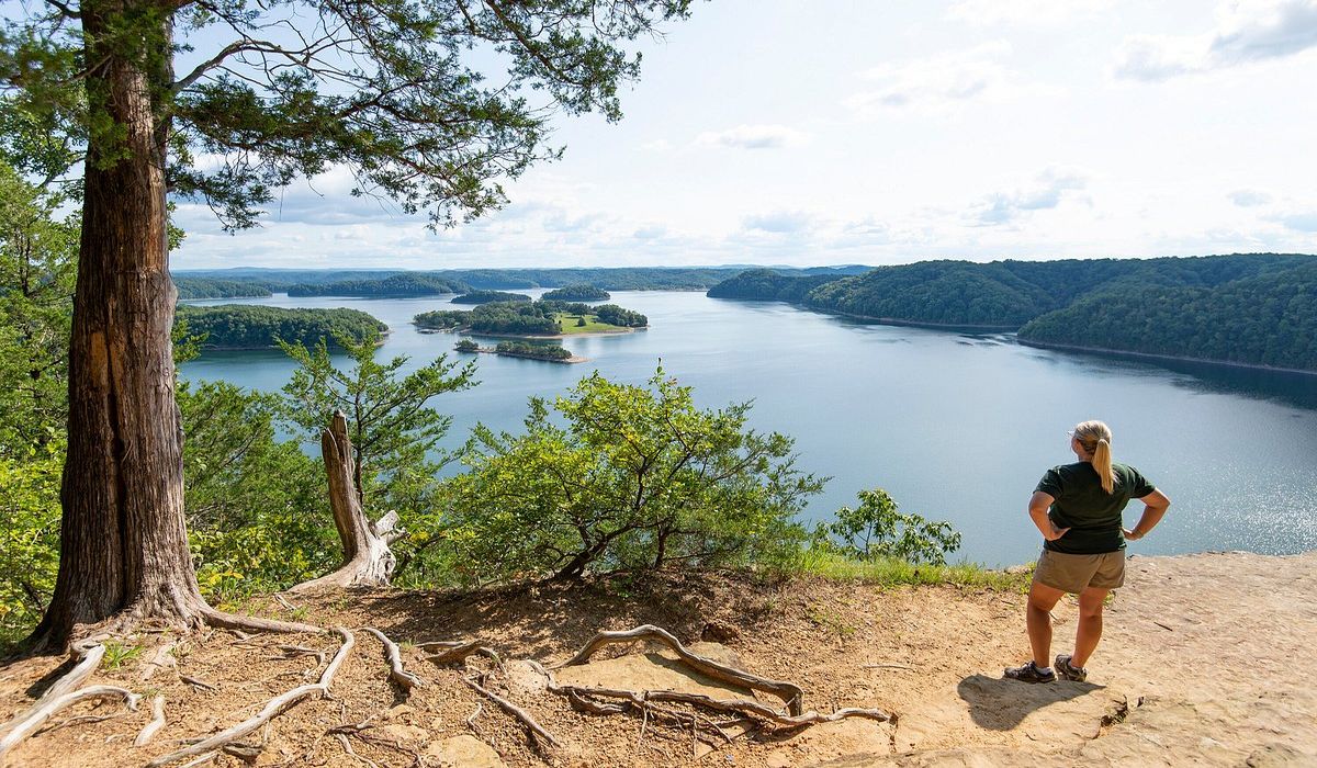 hidden-gems-of-kentuckys-dale-hollow-lake-state-resort-park-eagle-point