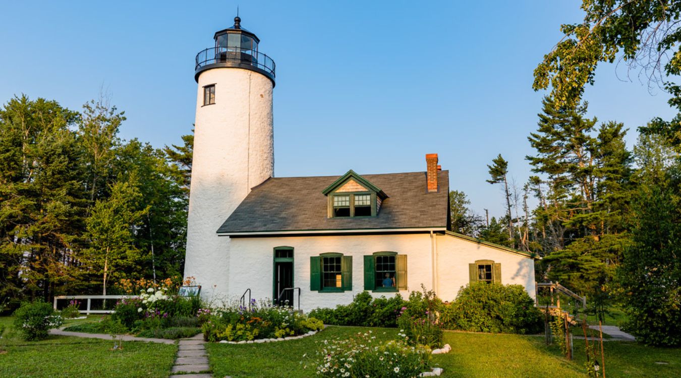 Hidden-Gems-Of-Michigan8217s-Apostle-Islands-Lighthouses hidden-gems-of-michigans-apostle-islands-lighthouses