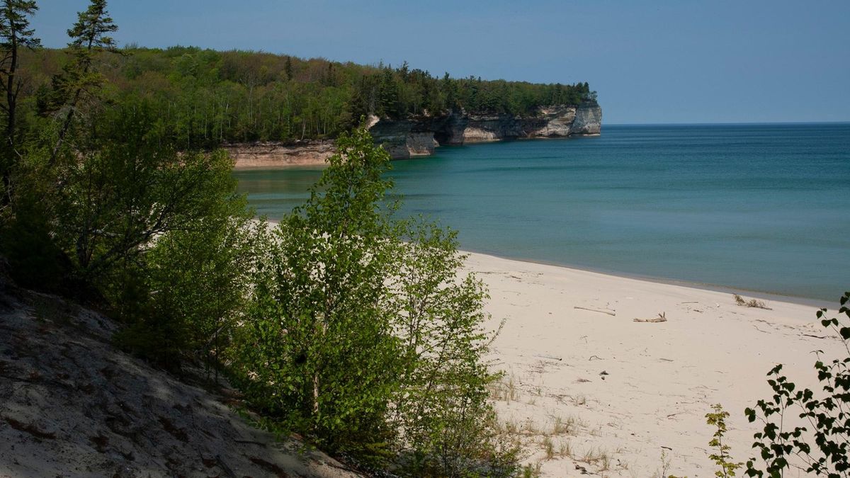 hidden-gems-of-michigans-pictured-rocks-national-lakeshore-chapel-beach