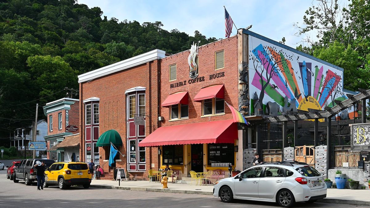 Hidden-Mountain-Apple-Butter-Festivals-In-Berkeley-Springs-West-Virginia hidden-mountain-apple-butter-festivals-in-berkeley-springs-west-virginia