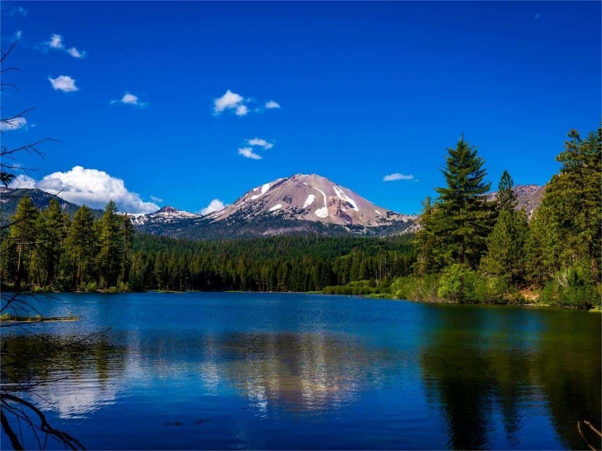 hidden-mountain-passes-in-californias-lassen-volcanic-park