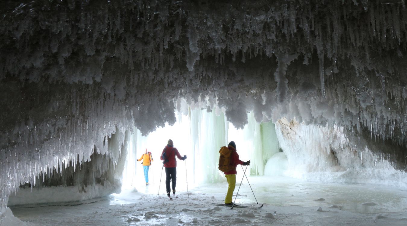 Hidden-Winter-Ice-Grottos-Of-Michigan8217s-Pictured-Rocks hidden-winter-ice-grottos-of-michigans-pictured-rocks